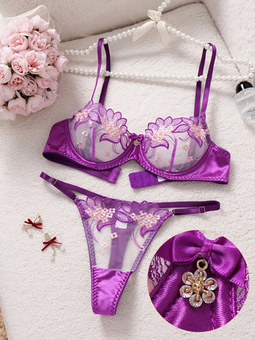 Ensemble de Lingerie Élégant en Dentelle Florale Violette