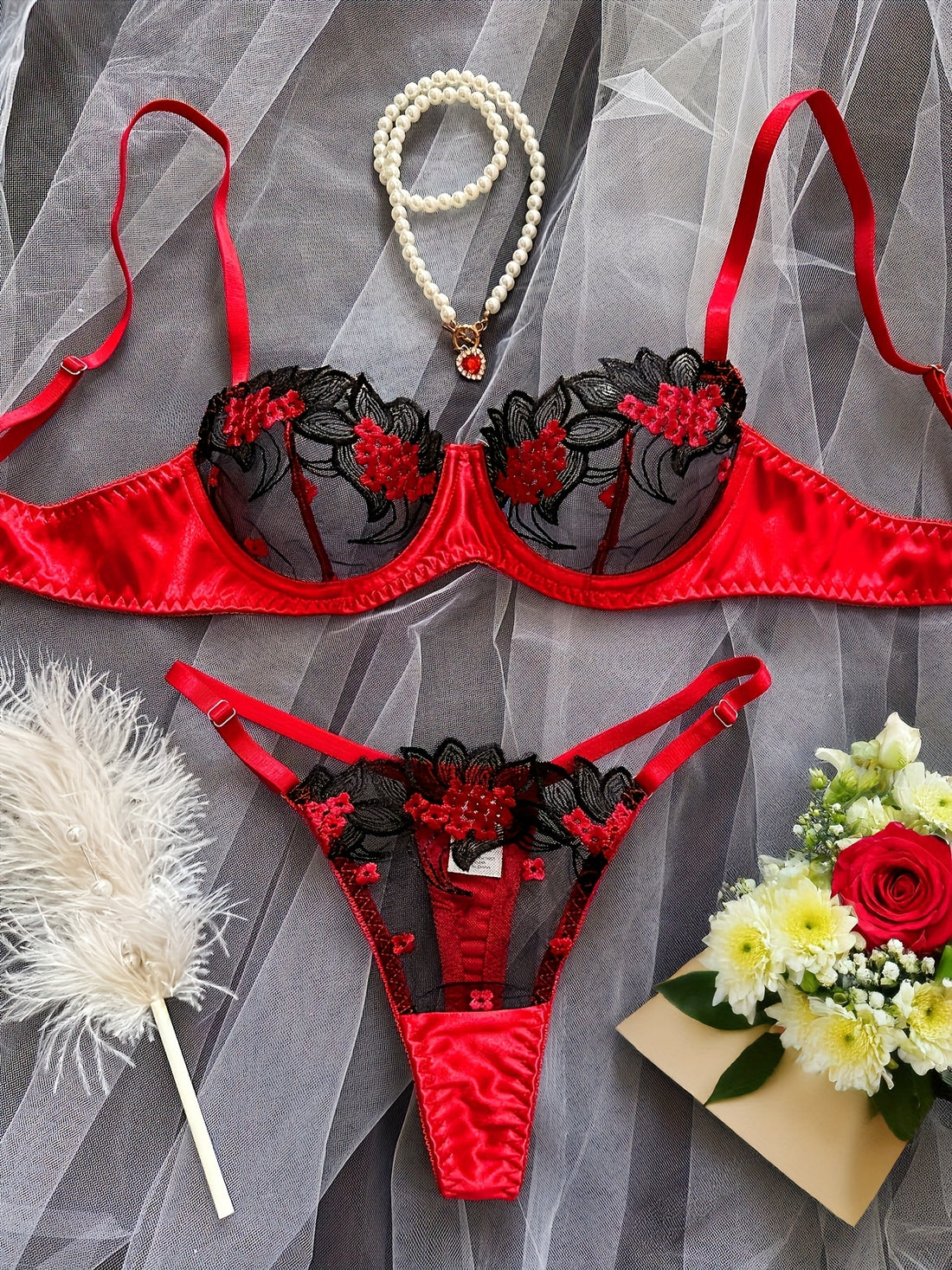 Ensemble de Lingerie Élégante Rouge et Noir en Dentelle