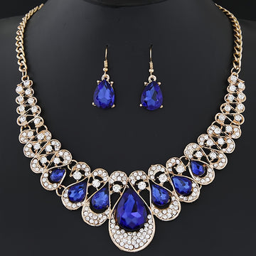 Elegant Vintage Jewelry Set with Sparkling Rhinestones - Necklace and Earrings