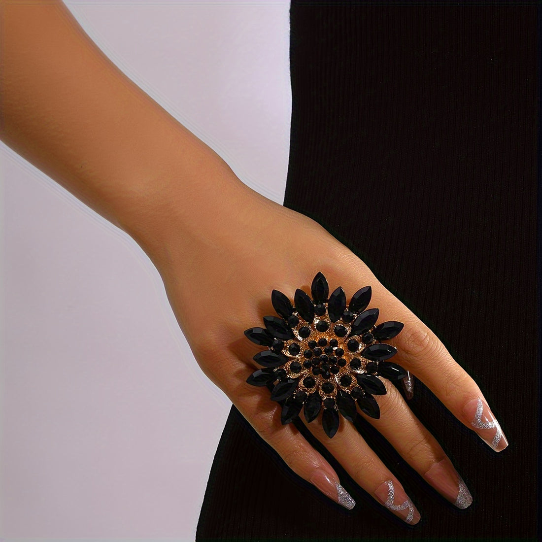 Luxury Rhinestone Flower Ring - Elegant and Trendy