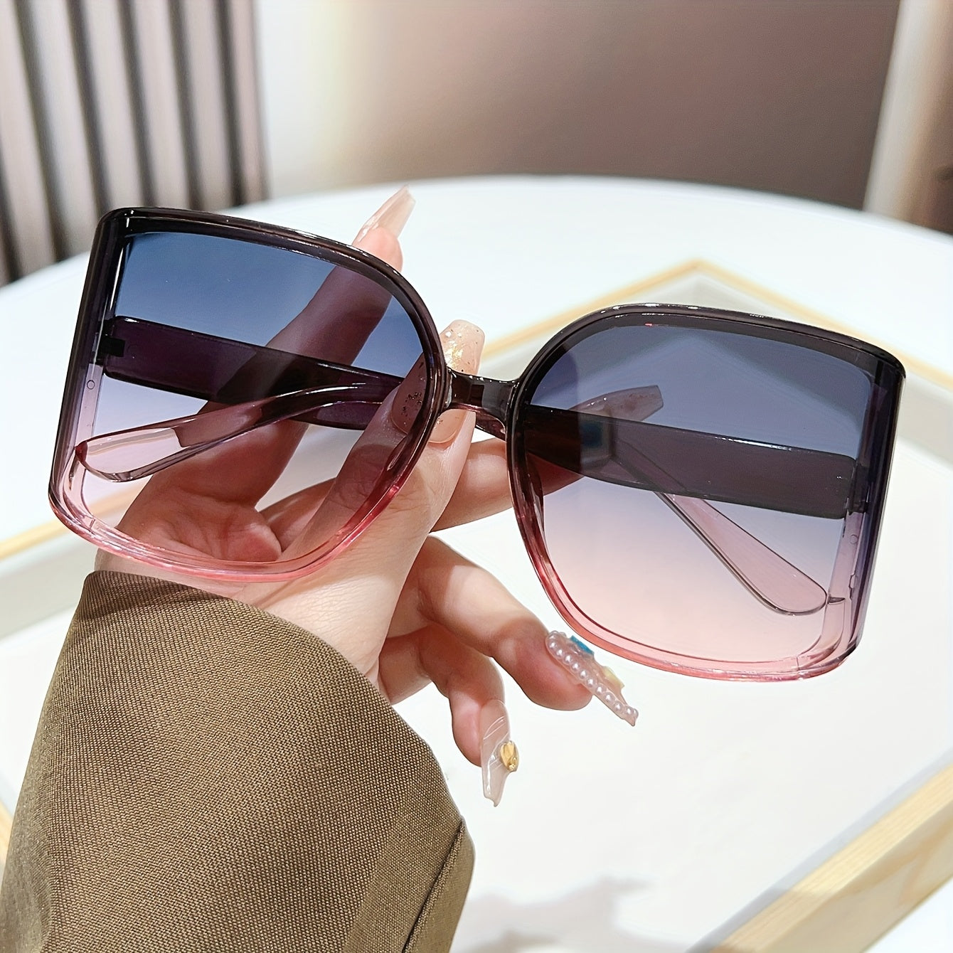 Trendy Oversized Sunglasses with Curved PC Lenses