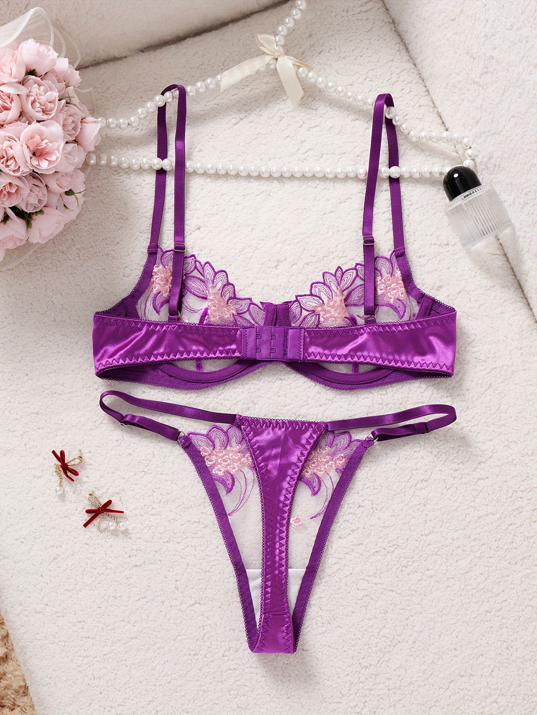 Ensemble de Lingerie Élégant en Dentelle Florale Violette